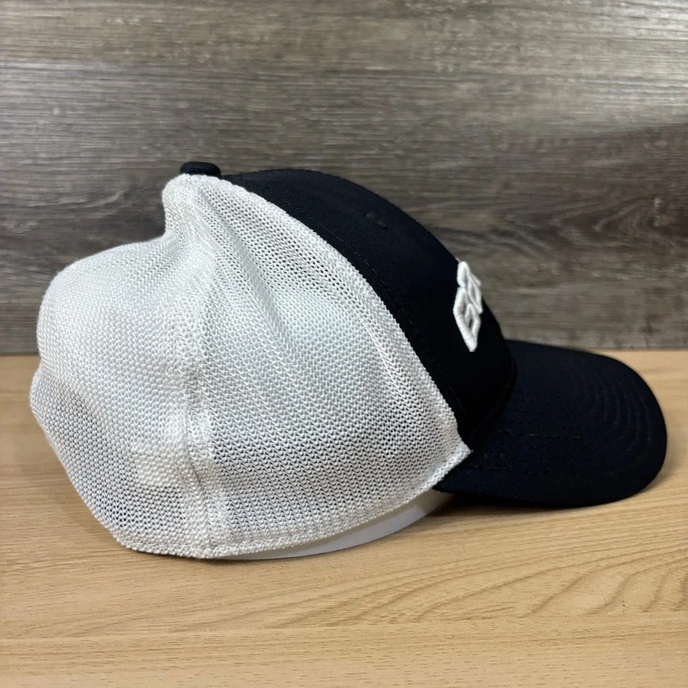 Bauer Hat Cap Fitted S/M Black‎ White Hockey Skates Skating Performance Mens